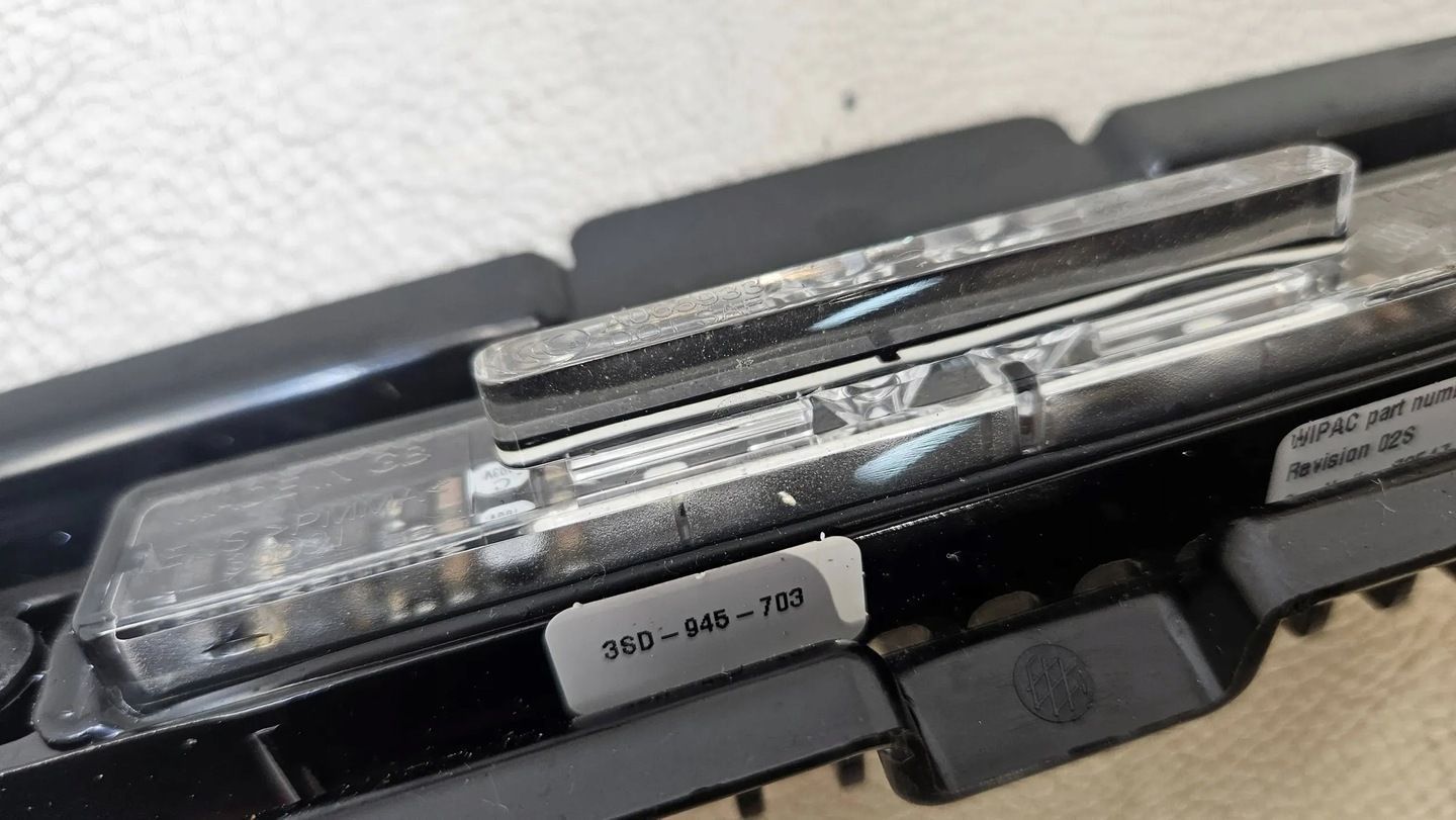 LAMPA ŚWIATŁO W ZDERZAK TYŁ BENTLEY CONTINENTAL GT 3SD945703 NOWE ORYGINAŁ