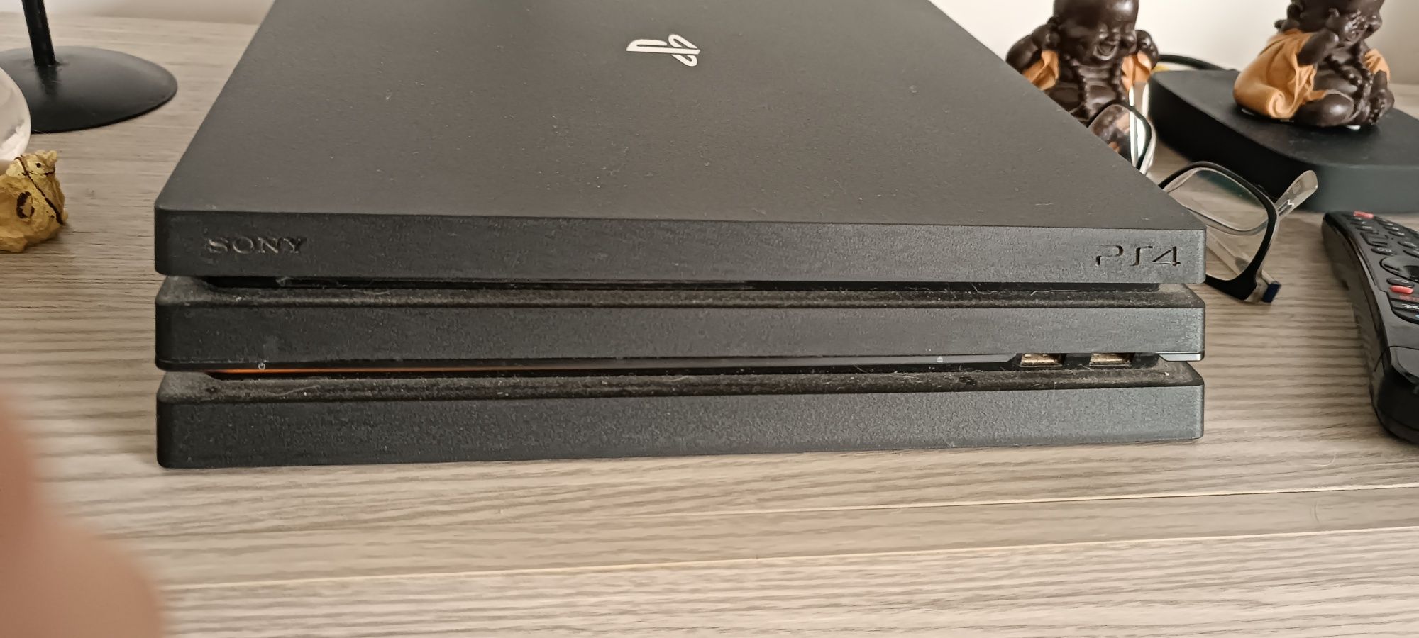 PlayStation 4 Pro 1TB + comando original