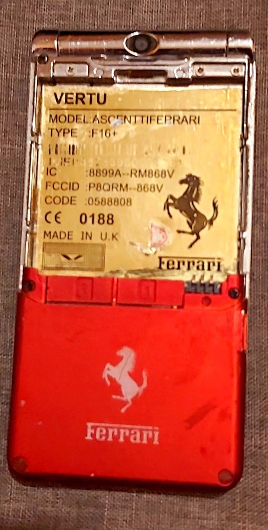 Телефон Vertu Ferrari F16