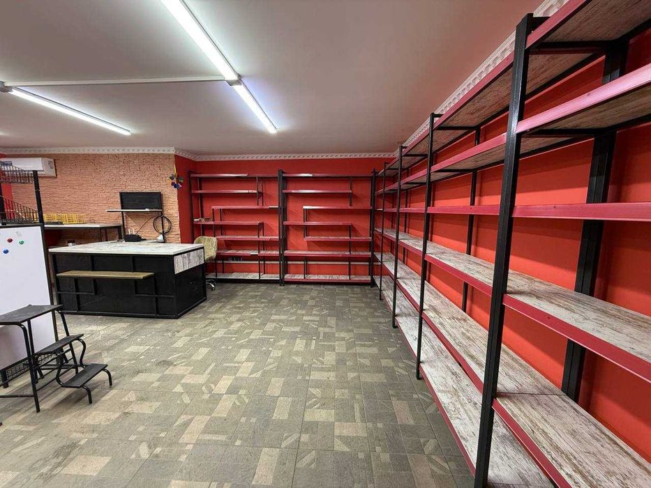 Продаж комерційного приміщення в центрі Надвірної! БАЗАР