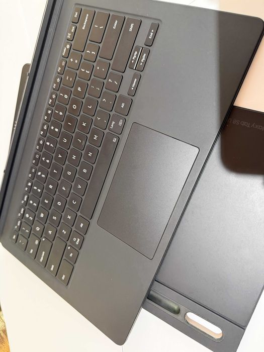 Etui z klawiaturą do Samsung Galaxy Tab S8 Ultra Book Cover  PL