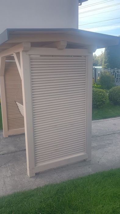 Huśtawka ogrodowa huśtawka drewniana elegancka ławka ogrodowa