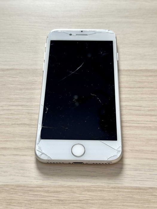 iPhone 7 32GB Srebrny – Na części