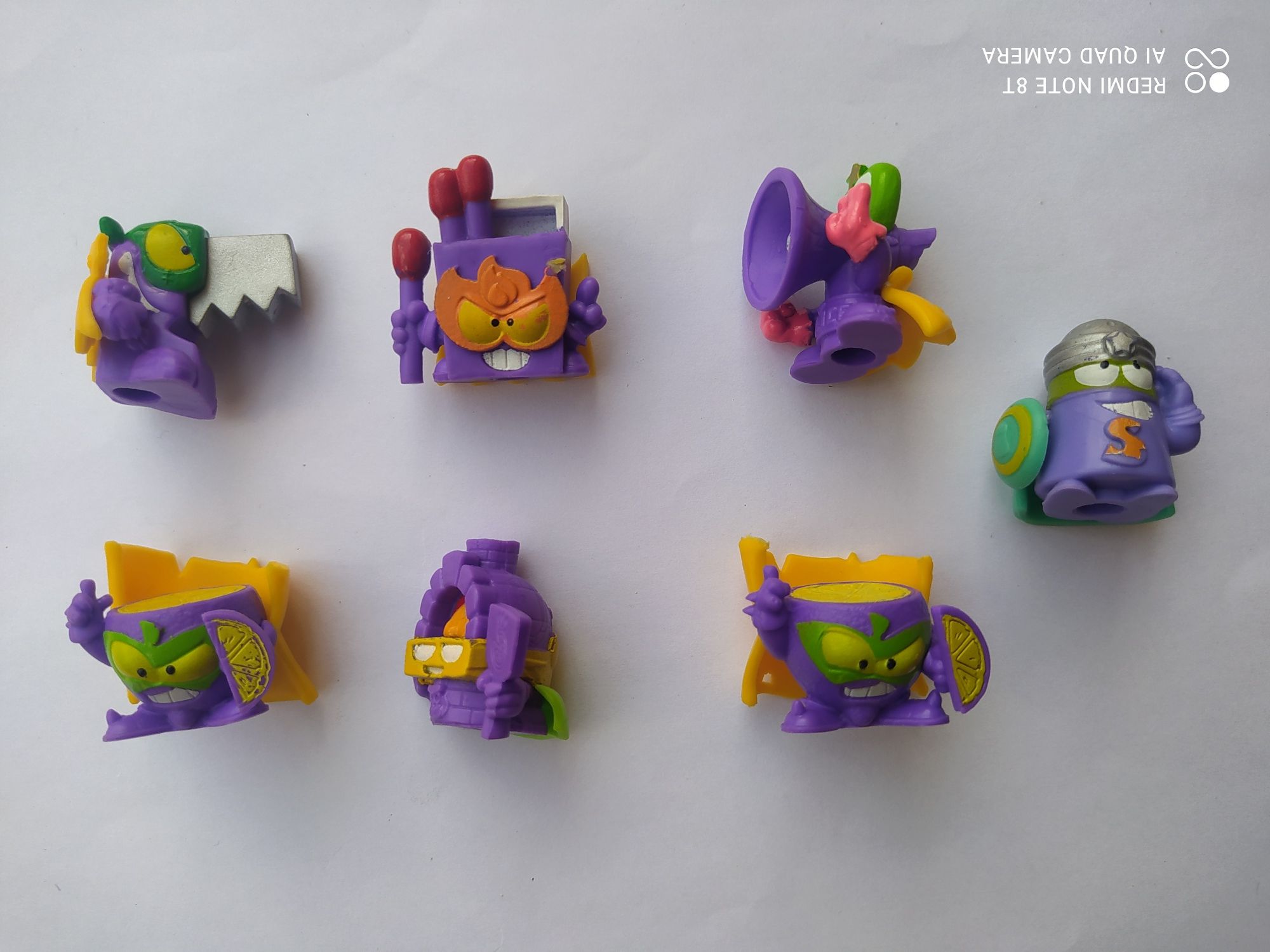 Komplet Super things Zings 7 figurek zabawek w kolorze fioletowym