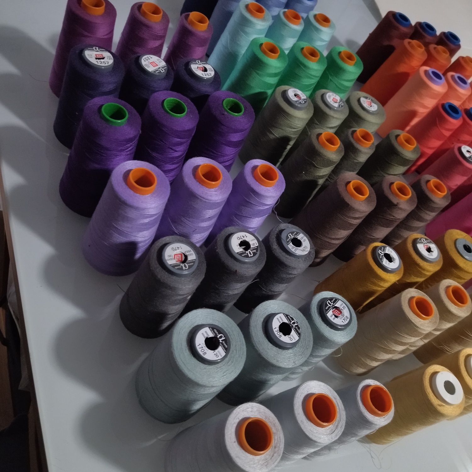 78 cones de linhas de costura