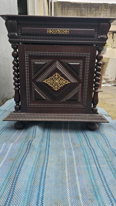 Secretaria e mesa de apoio madeira torcida