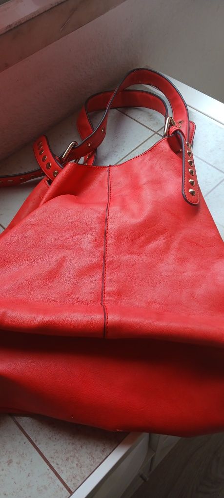 Malas novos,cor vermelha, cada 12€