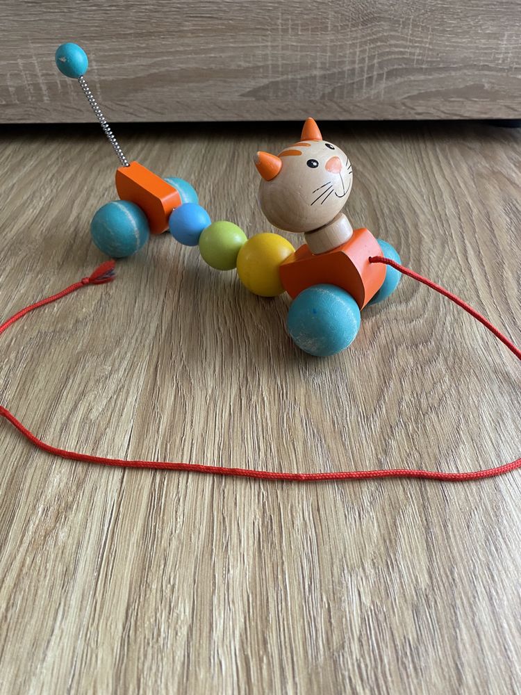 Zabawka drewniana, kotek na sznurku do ciągnięcia