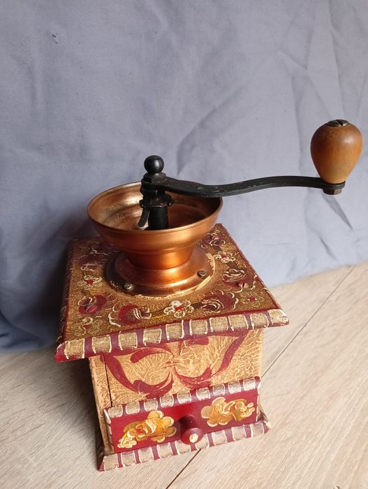 Młynek do kawy ręczny