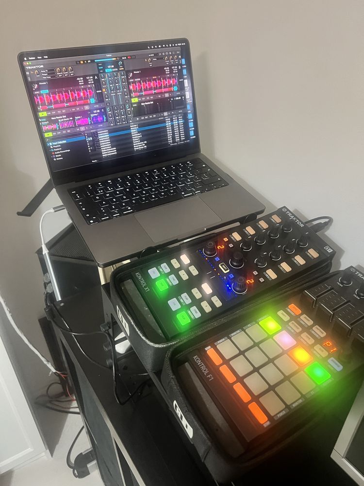 F1 e X1 TRAKTOR com cabos e malas originais