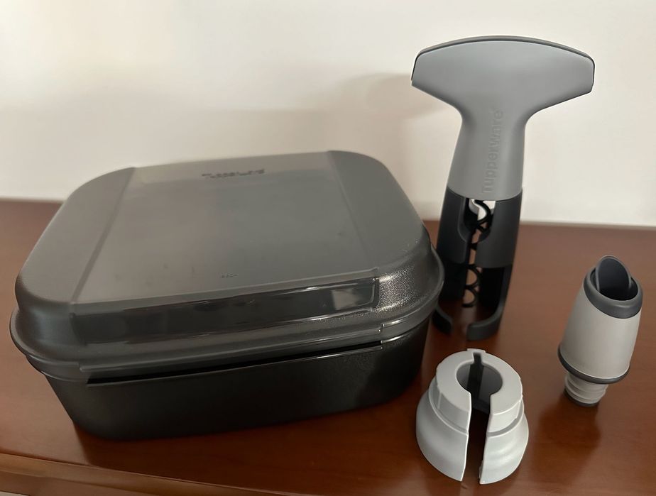 Kit para vinho com abre-garrafas e caixa versátil Tupperware