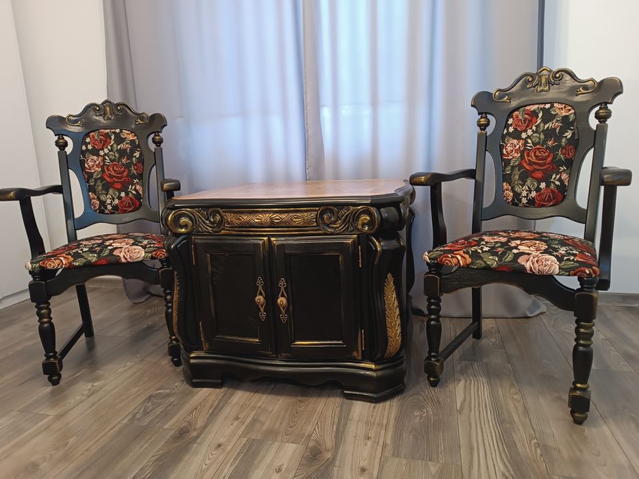 Zestaw mebli stolik kawowy/szafka i krzesla