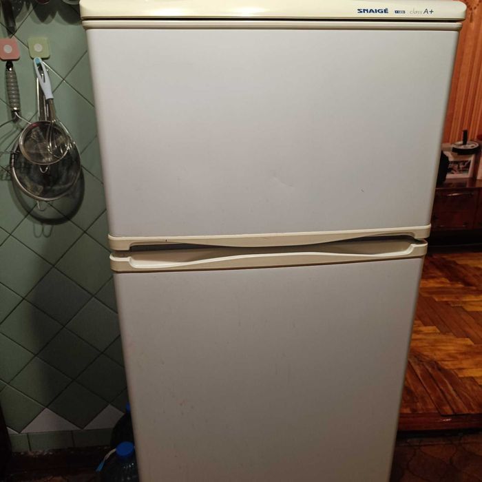 Продам холодильник Snaige FR 240