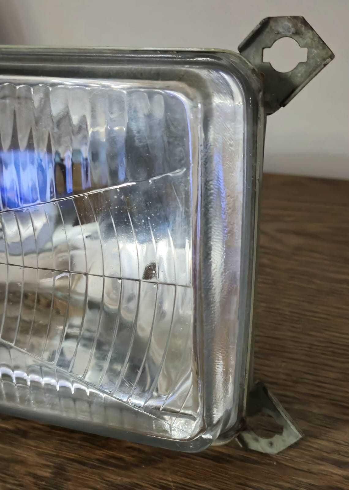 Lampa Reflektor Przedni Prawa Audi 80 B2 (78-86r.) Oryginalna HELLA