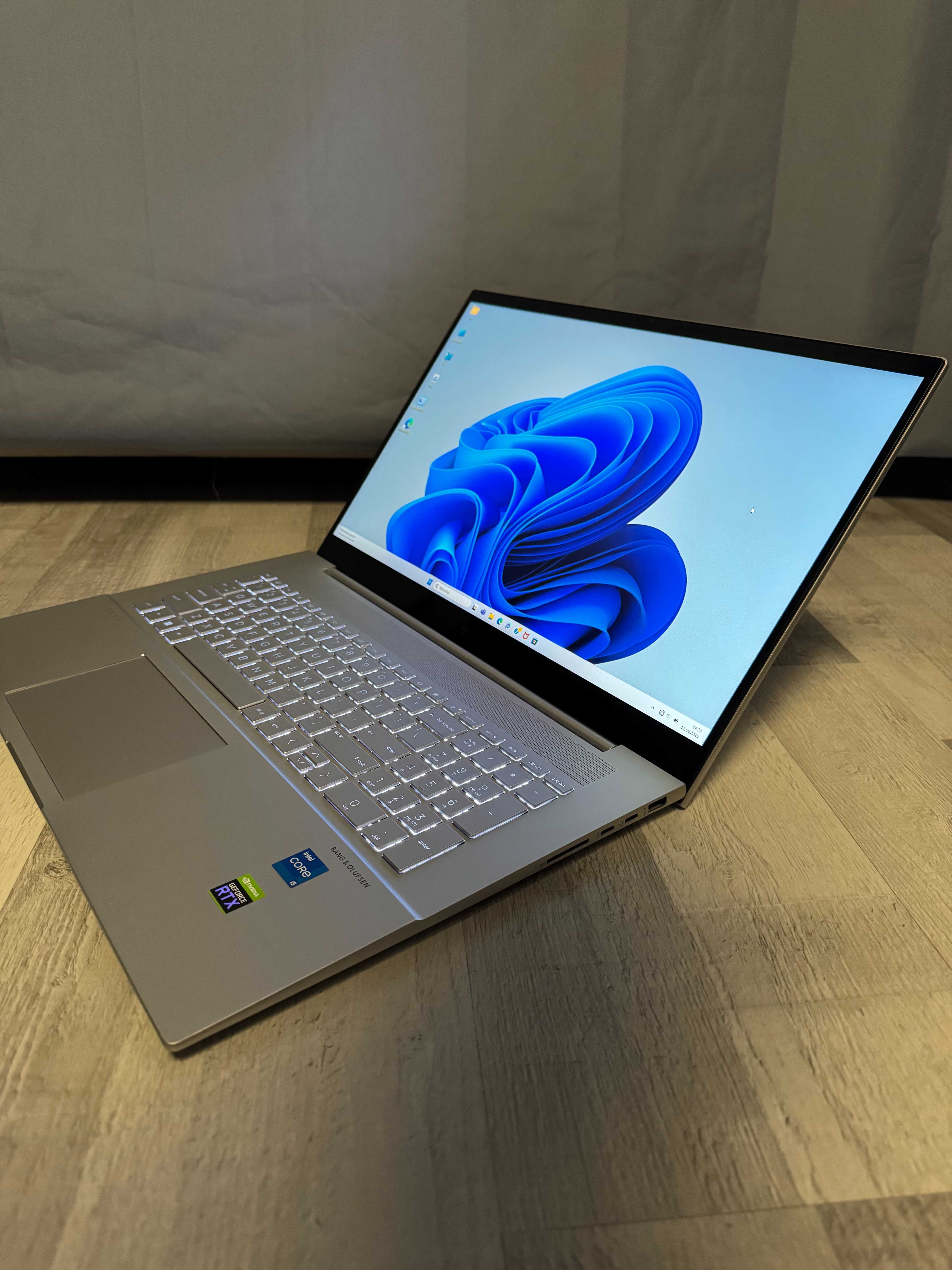 HP Envy 17 i5-1235U/32GBRAM/512SSD/Win11 RTX2050/Intel Iris XeGraphics