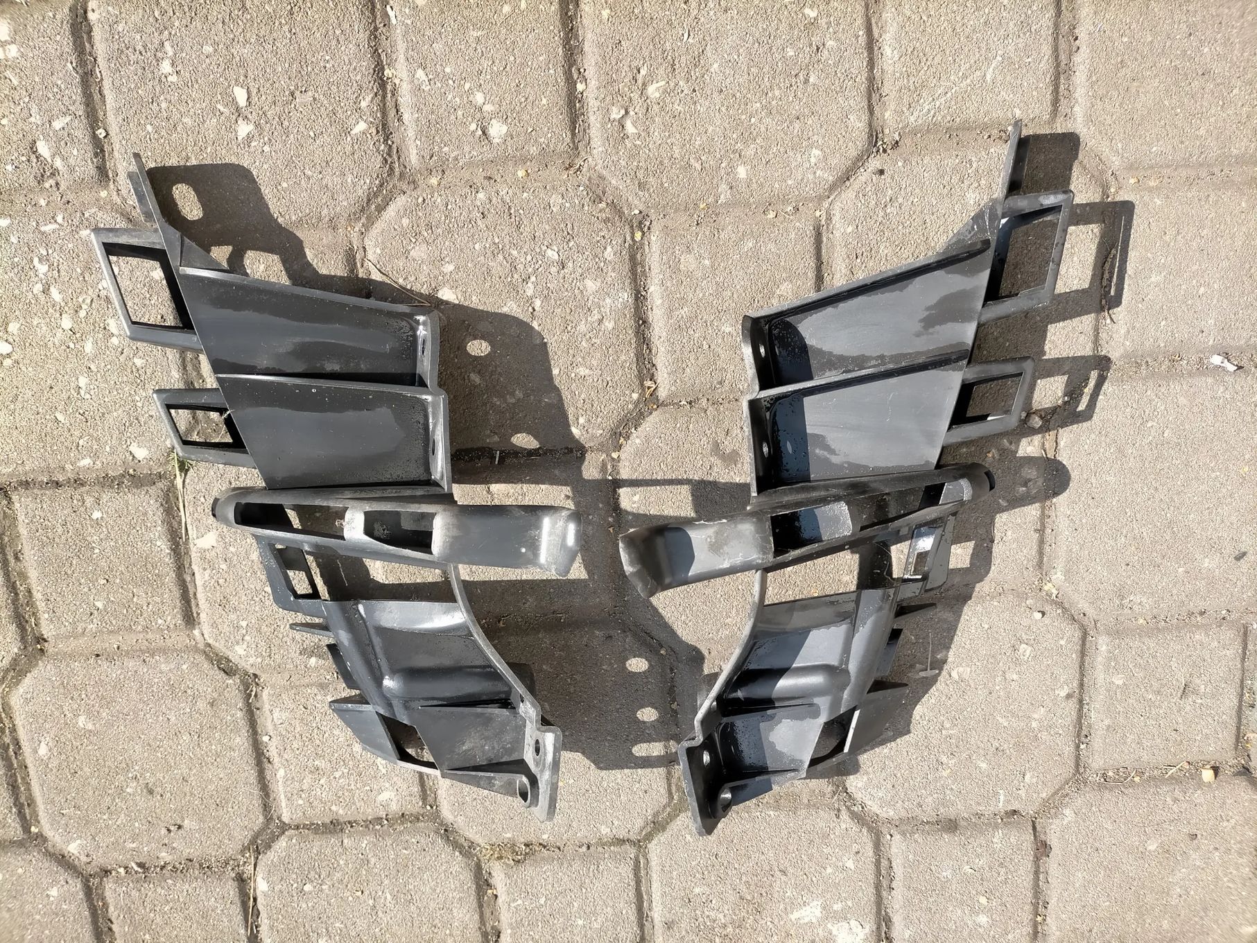 Ślizg wspornik zderzaka przód Renault Modus 8200213544 820021560