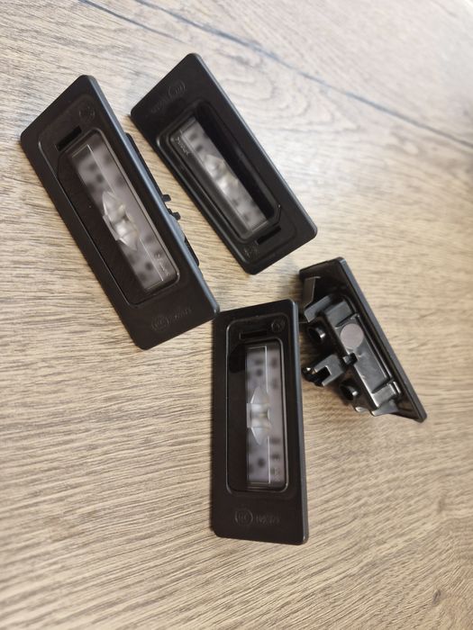 Планка підсвітки номера кришки багажника VW ID.4 код: 11A 827 335 B