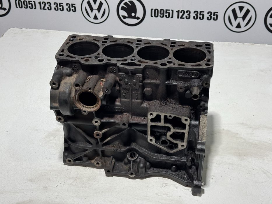 Блок циліндрів 1.9 bls passat b6 caddy golf skoda a5 блс 038 021 CC