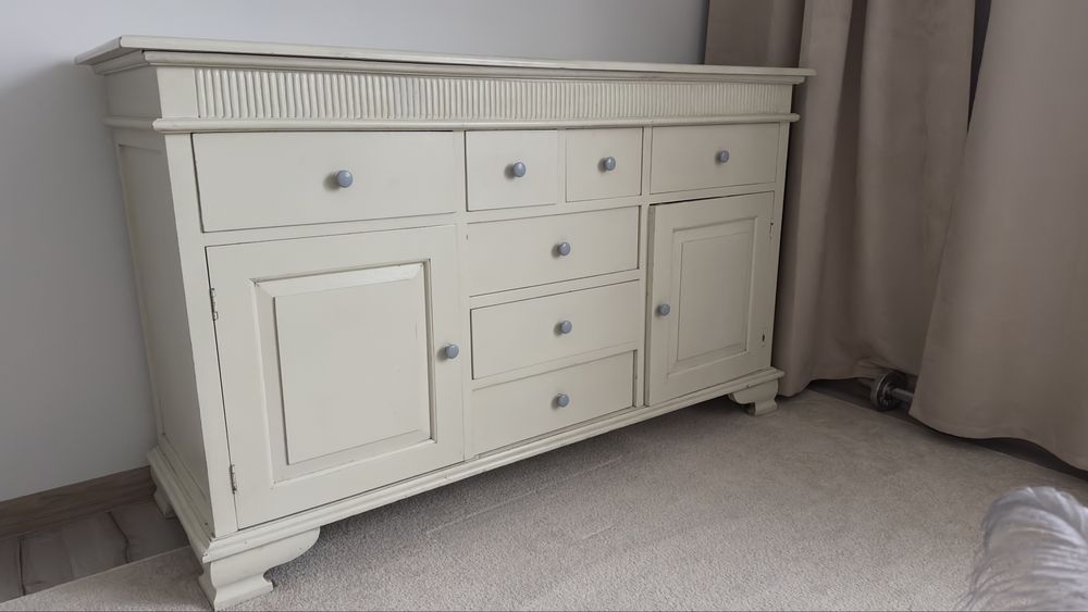 Szafki nocne i komoda.  Nadające sie do renowacji.