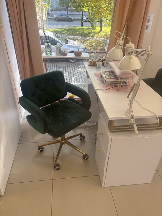 Zestaw krzesel obrtowych salon kosemtyczny