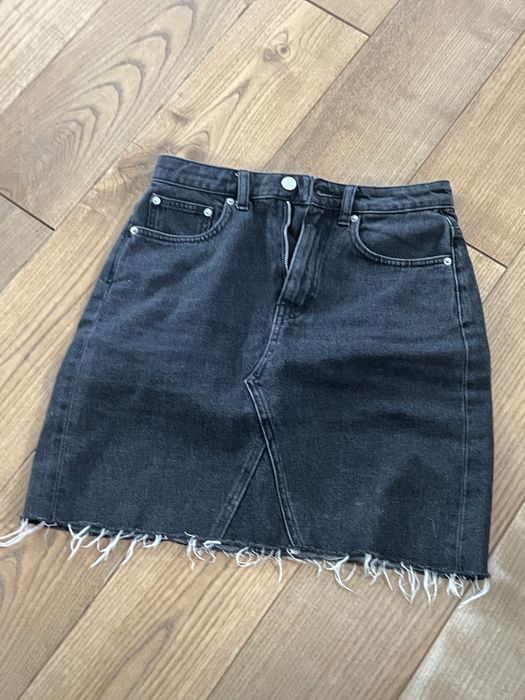 weekday decon skirt black stone. Розмір W 36.