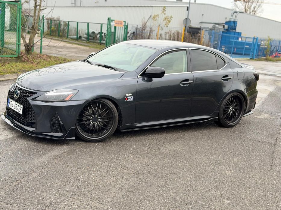 Lexus IS250. 2.5L  2006