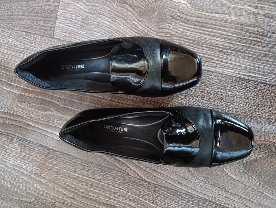 Туфлі ,лодочки,лофери