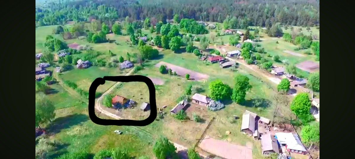 Отдельно стоящий дом в хуторе. Живописно.