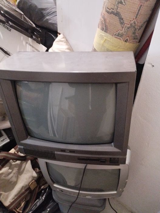 2 televisões a funcionar muito bem.