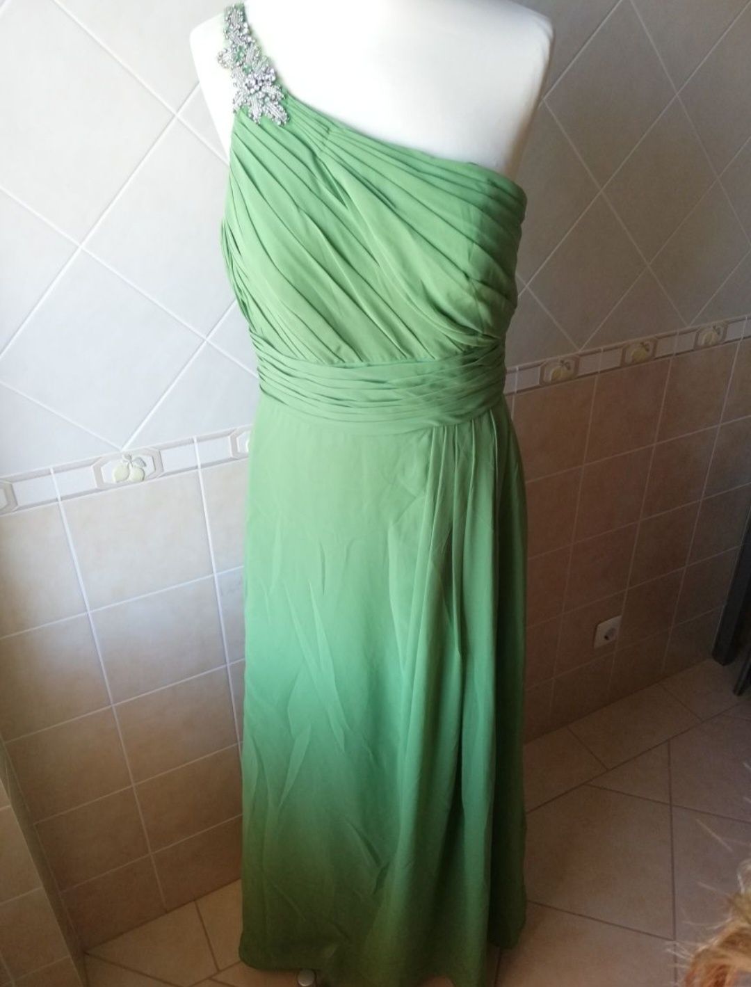 Vestido cerimónia comprido, em verde alface