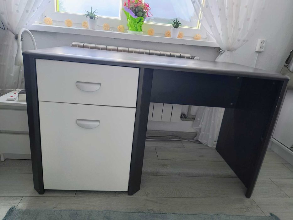 biurko FORTE YOOP 130x58cm młodzieżowe szare zaokrąglone