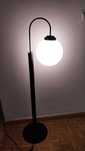 Lampa stojąca z kloszem