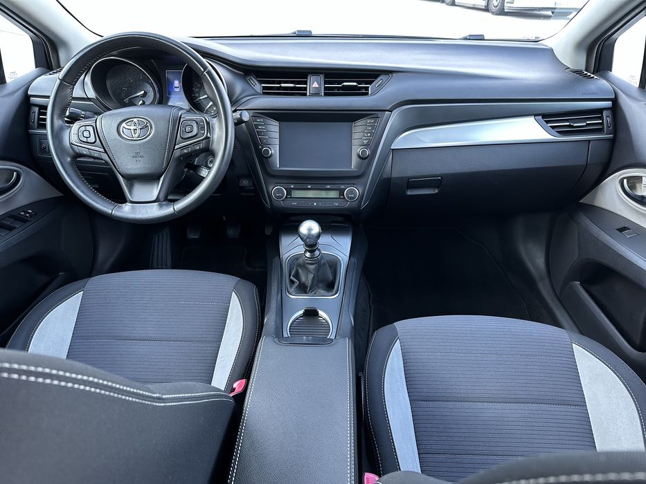 Toyota Avensis 1.6 D4-D Nacional