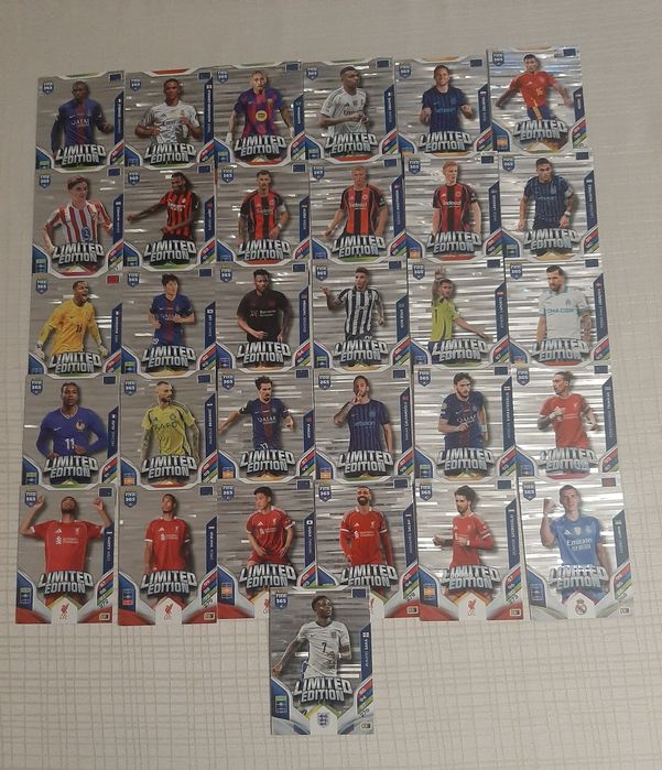 Panini Fifa 365 v 2026 zestaw 31 kart limited edition każda inna.