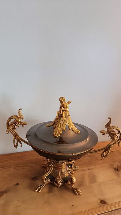 Taça, clássica estilo Império século xx,em metal bronze e dourado