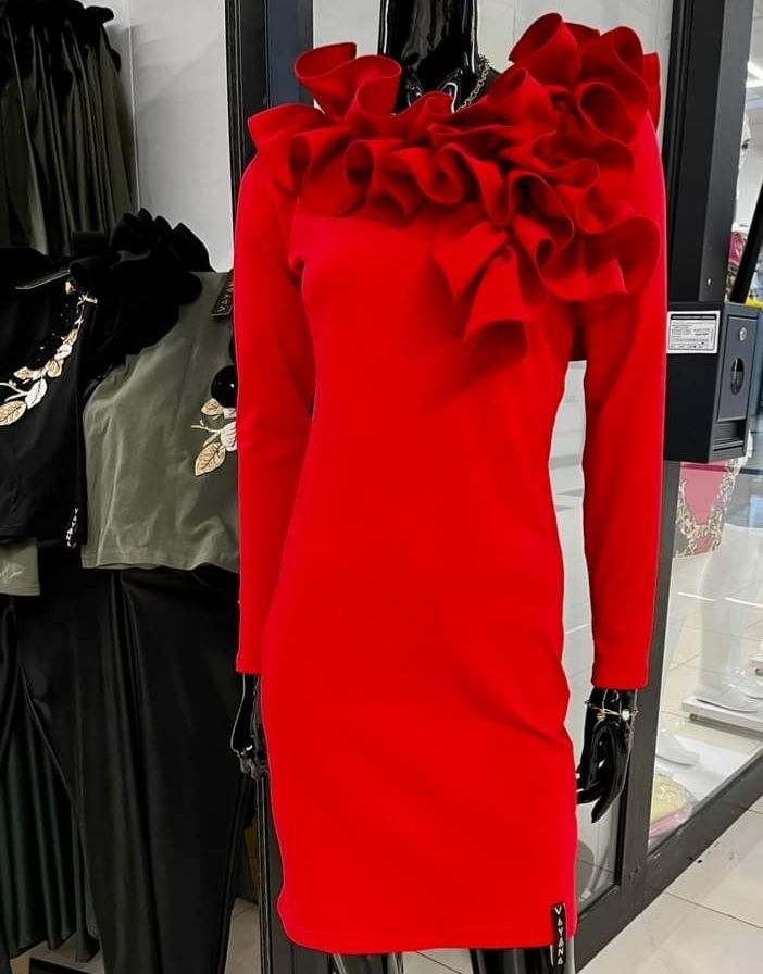 Sukienka czerwona Vayana