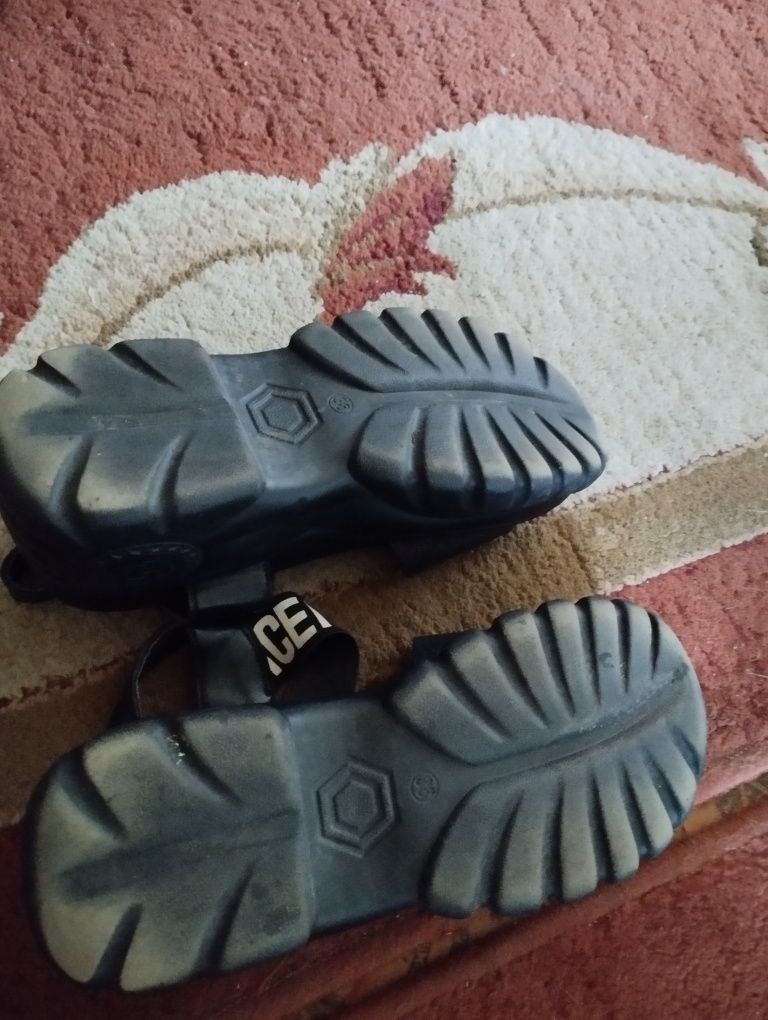 Продам босоножки! 38р.