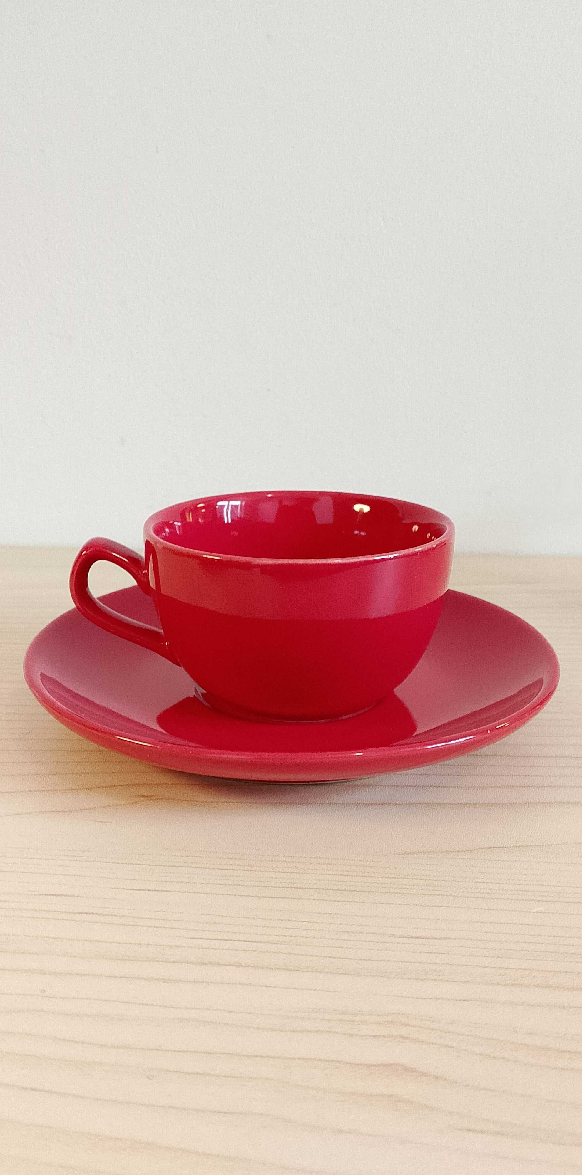 Piękna czerwona filiżanka ze spodkiem, do espresso, Home&You, 150 ml.