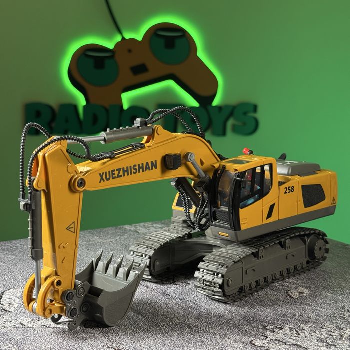 Экскаватор на радиоуправлении DONBAS. Бульдозер на пульте управления