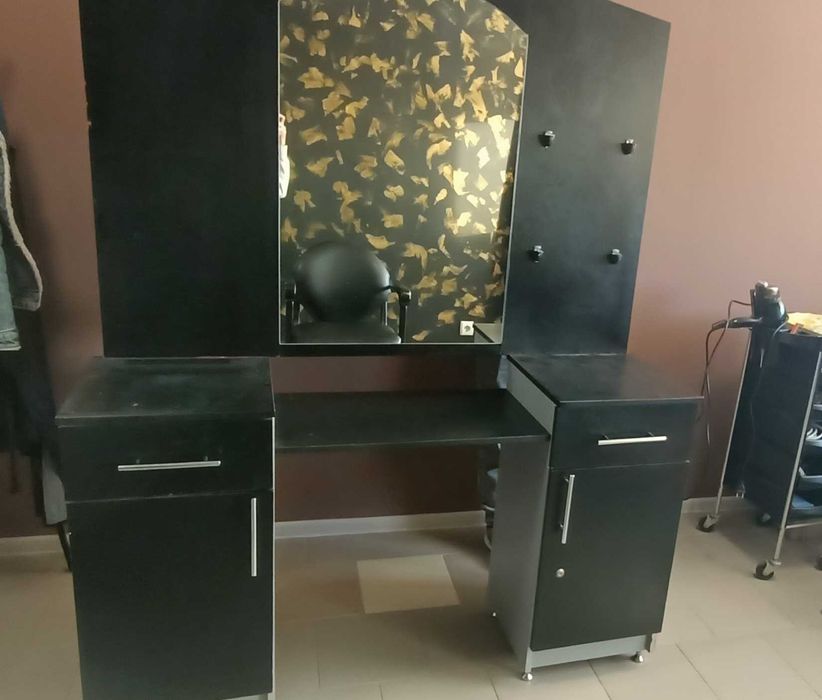 Робоча стінка, місце перукаря