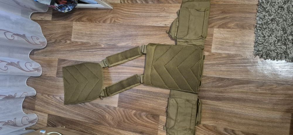 Плитоноска с подсумками