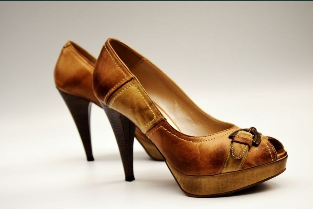 Sandálias de salto 39 novas / pele autêntica