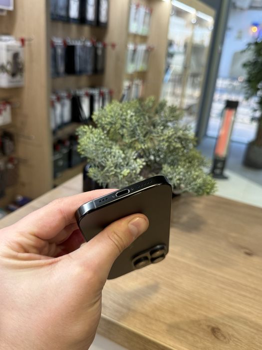 Б/у iPhone 16 Pro 1Tb Black Titanium