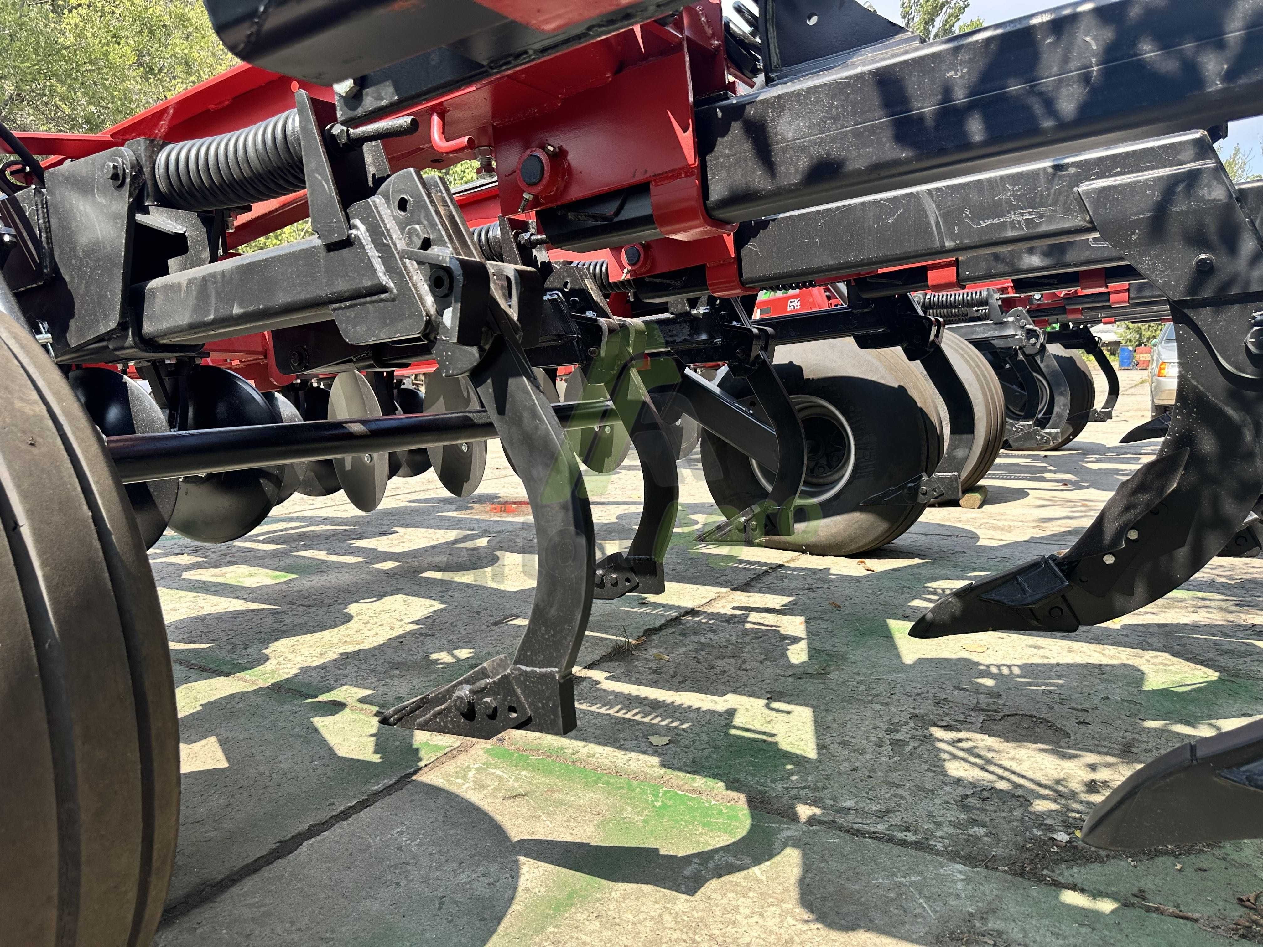 Глубокорыхлитель Case IH еколотайгер  530 Кейс шириною 3,8 метра
