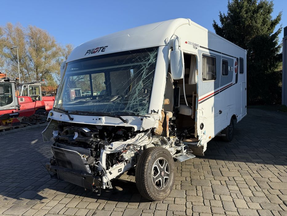 PILOTE G690 EVIDENCE,Kamper,uszkodzony,Integra,Automat