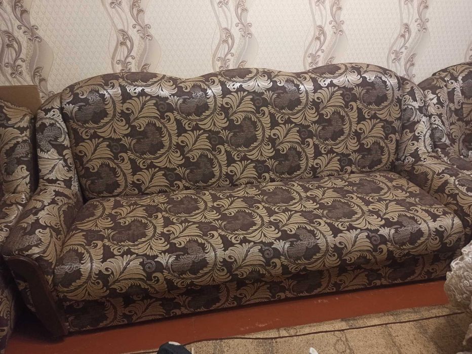 Диван та два крісла