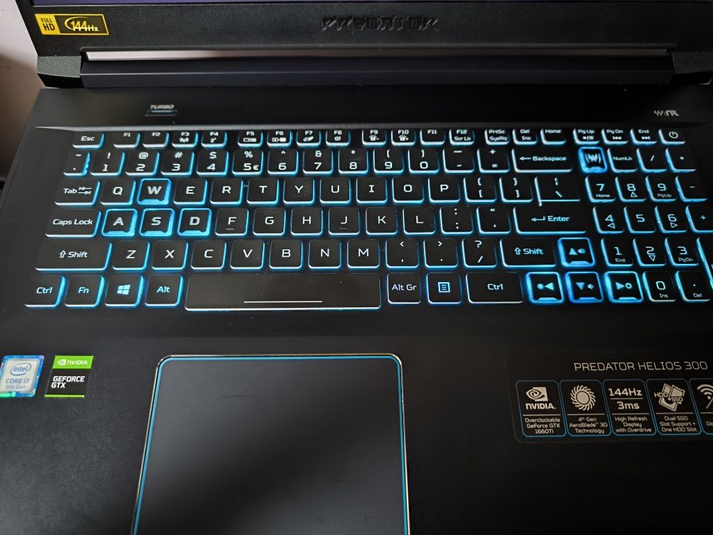 Acer Predator Helios 300 i7 16gb GTX 1660Ti 17"