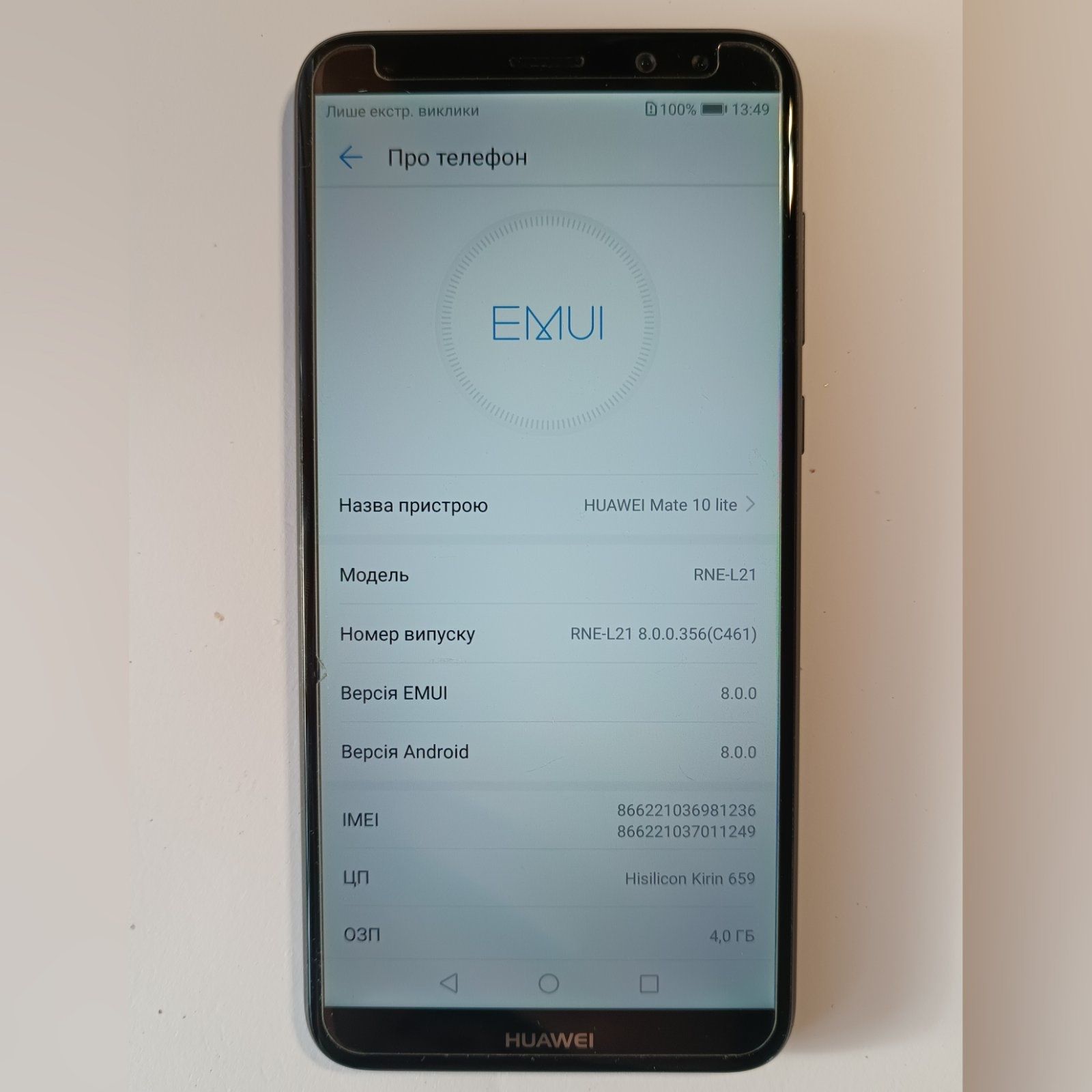 Смартфон Huawei Mate 10 lite.