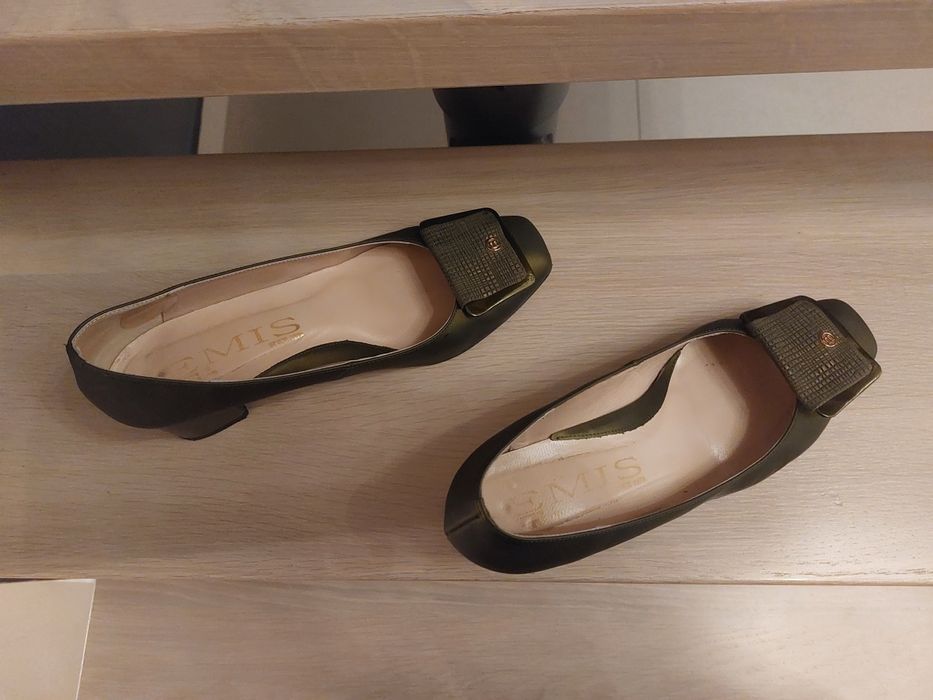 zielone czółenka z klamrą Emis