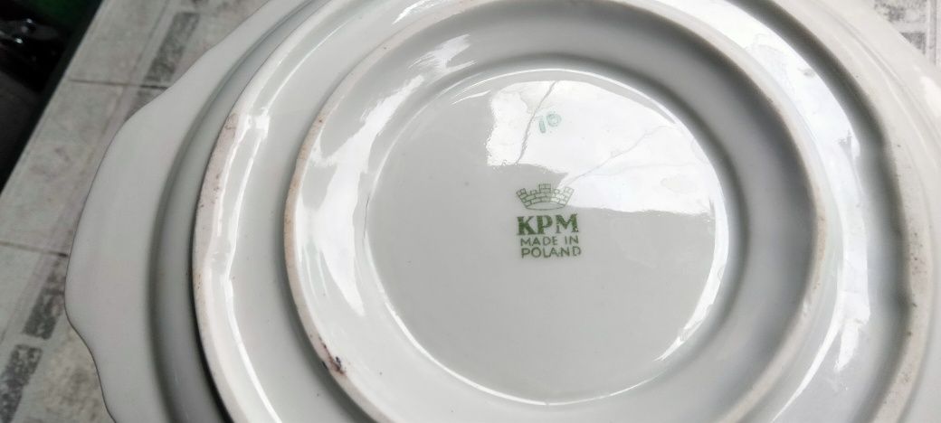 Naczynia porcelanowe sosjerka miseczki łyżeczki Chodzież KPM Wałbrzych